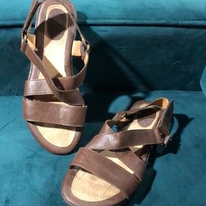 Leather strap sandals women’s size 9 beach shoes